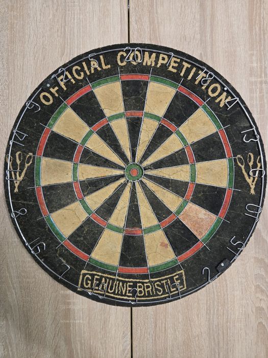 Мішень для дартса із сизалю, з дротиками