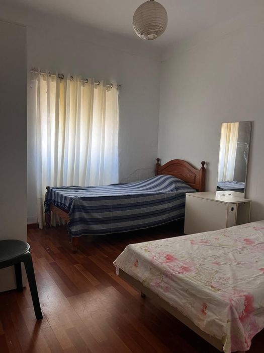 Quarto para partilhar com 275€
