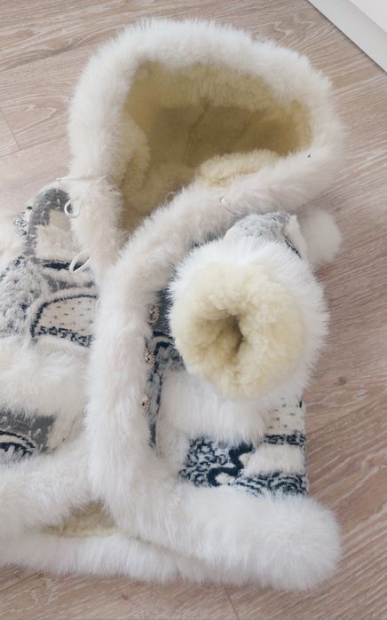 Шубка з овчини на дівчинку 3-4 роки