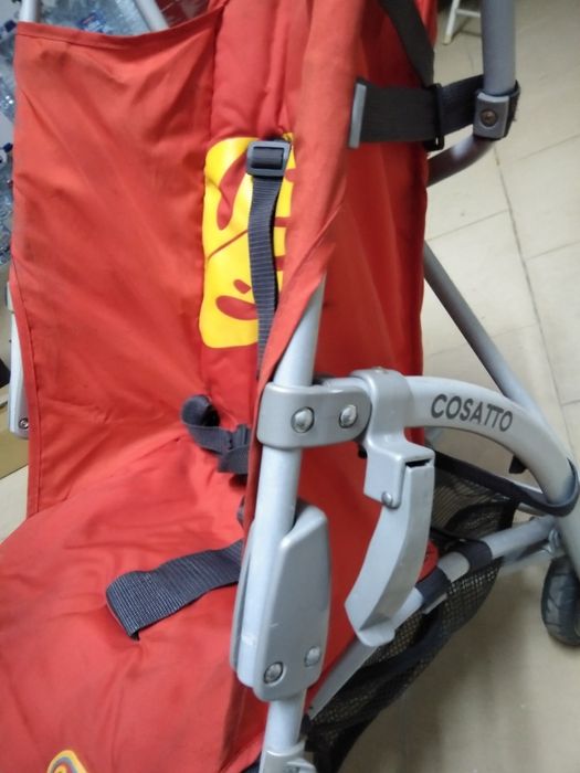 Carrinho de bebê rebatível