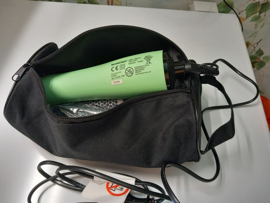 Фен с комплектом насадок.