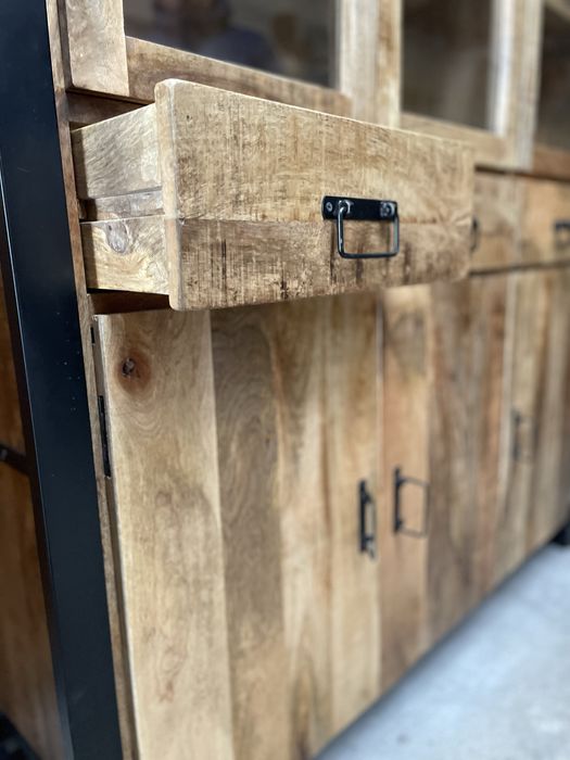 Witryna / drewno egzotyczne/ mango / nowoczesna / styl induatrialny