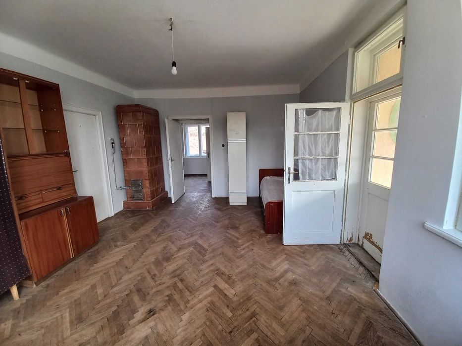 Продаж 2к квартири 79.2 кв. м на вул. Курінного Чорноти