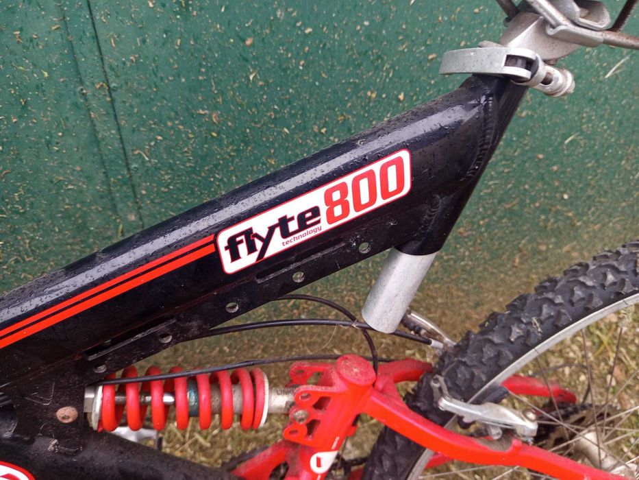 Bicicleta de montanha com suspensão Univega Flyte 800