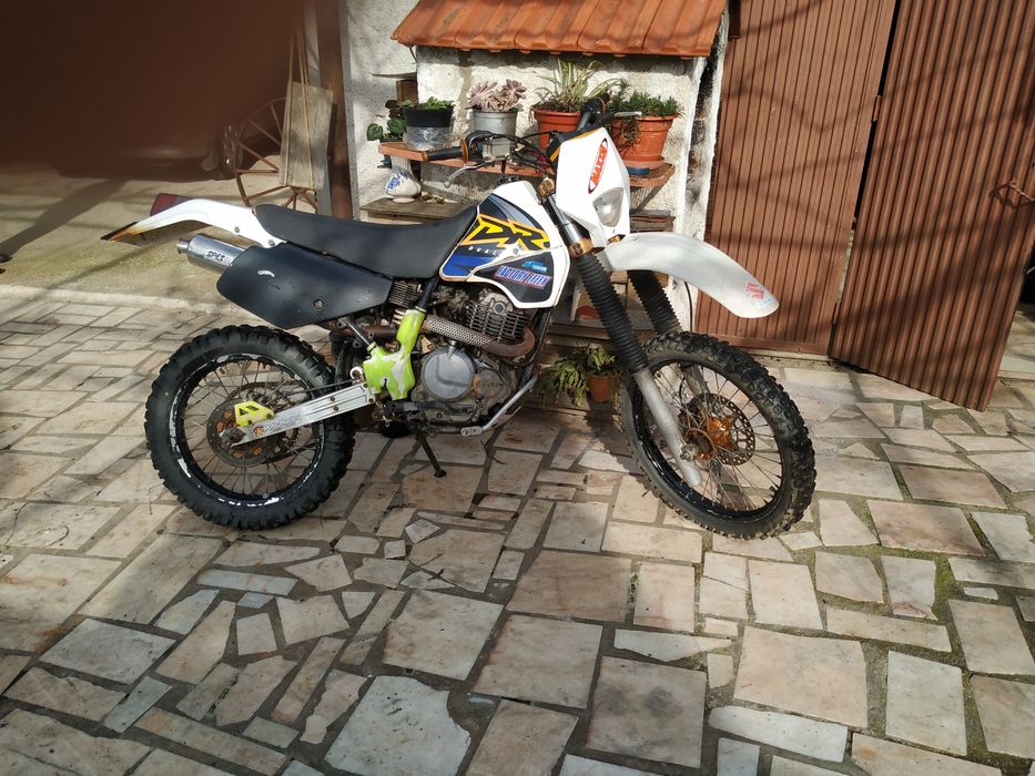Moto Suzuki DR 350 SE