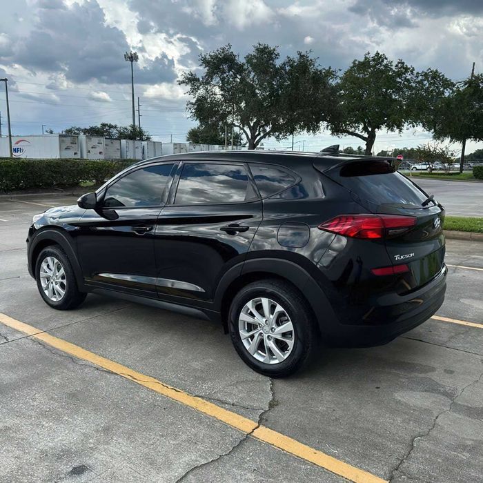 Hyundai Tucson SE      2019