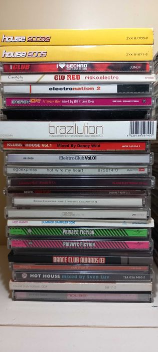 49CD'S Música, comprados todos na Suíça  aceito troca