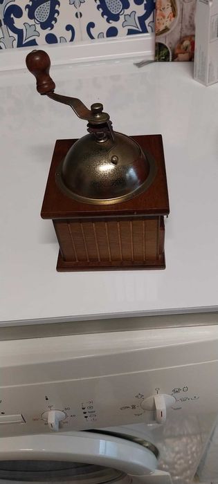 Moinho de café manual e funcional