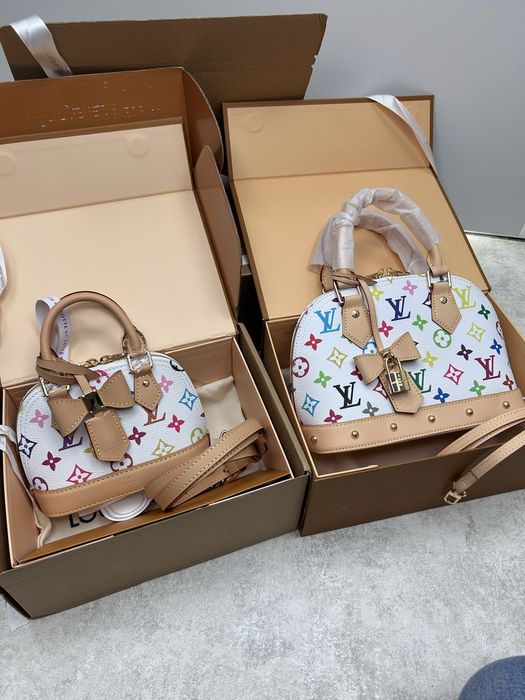 Сумочка в стилі LV