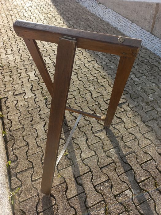 Cavalete em madeira para publicidade