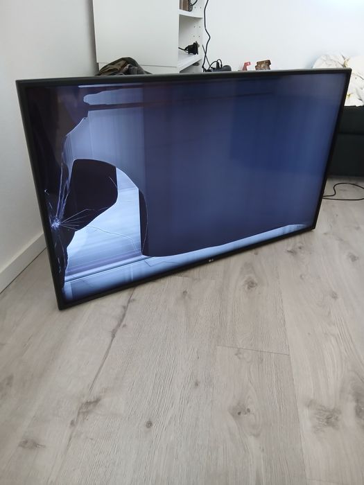 Smart TV LG danificada