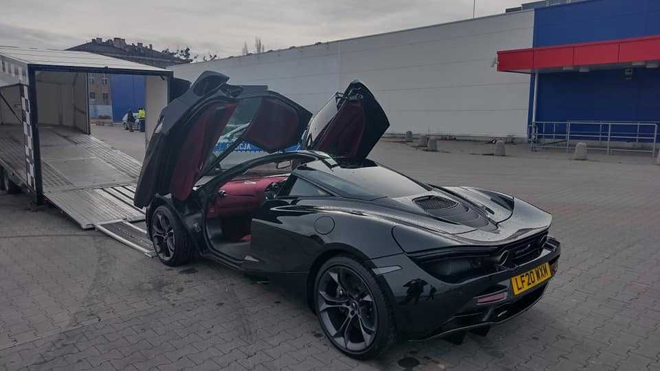 Transport Krytą/Zamykaną Lawetą Aut Sportowych i Zabytkowych