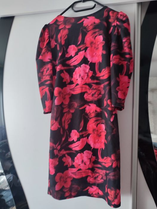 Sukienka w kwiaty s na m