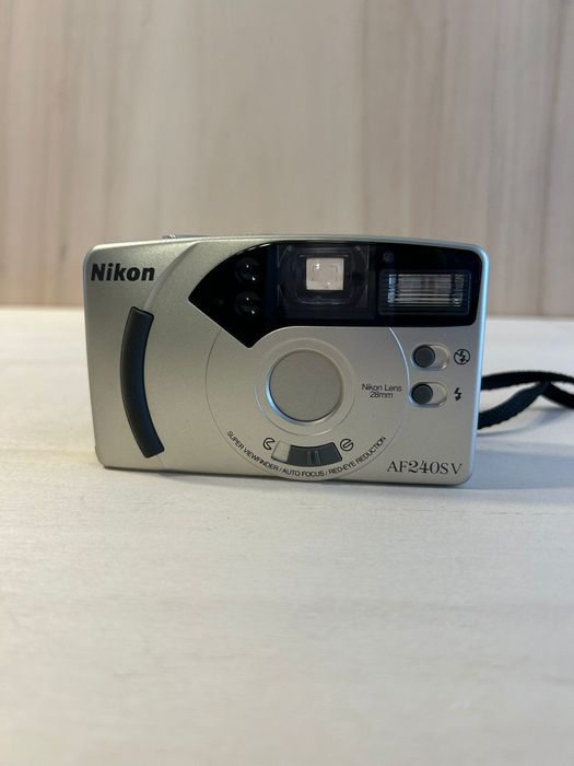Camera Fotografica Nikon AF240