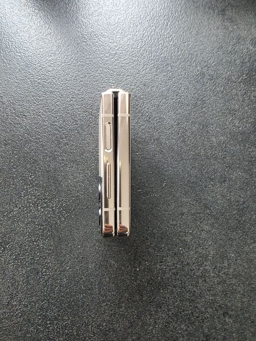 Samsung Galaxy Z Flip 4 pink
