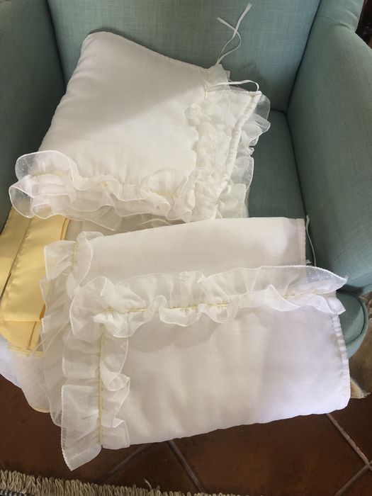 Proteção cama bebé, colcha e roda-pé