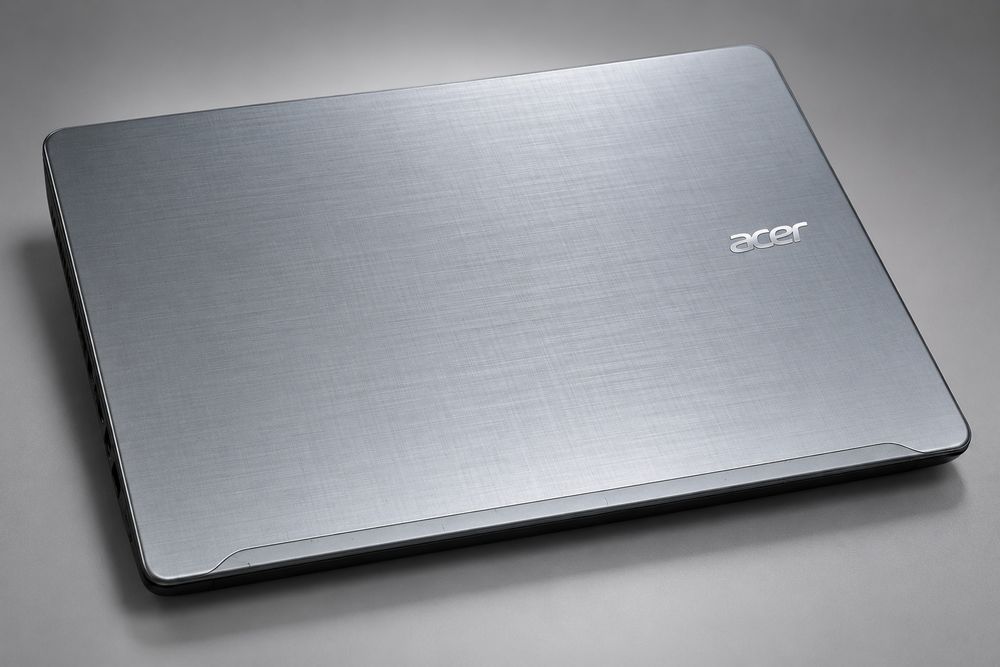 Игровой ноутбук Acer f5  (AMD A6 /4Gb/ SSD / Video 2Gb)