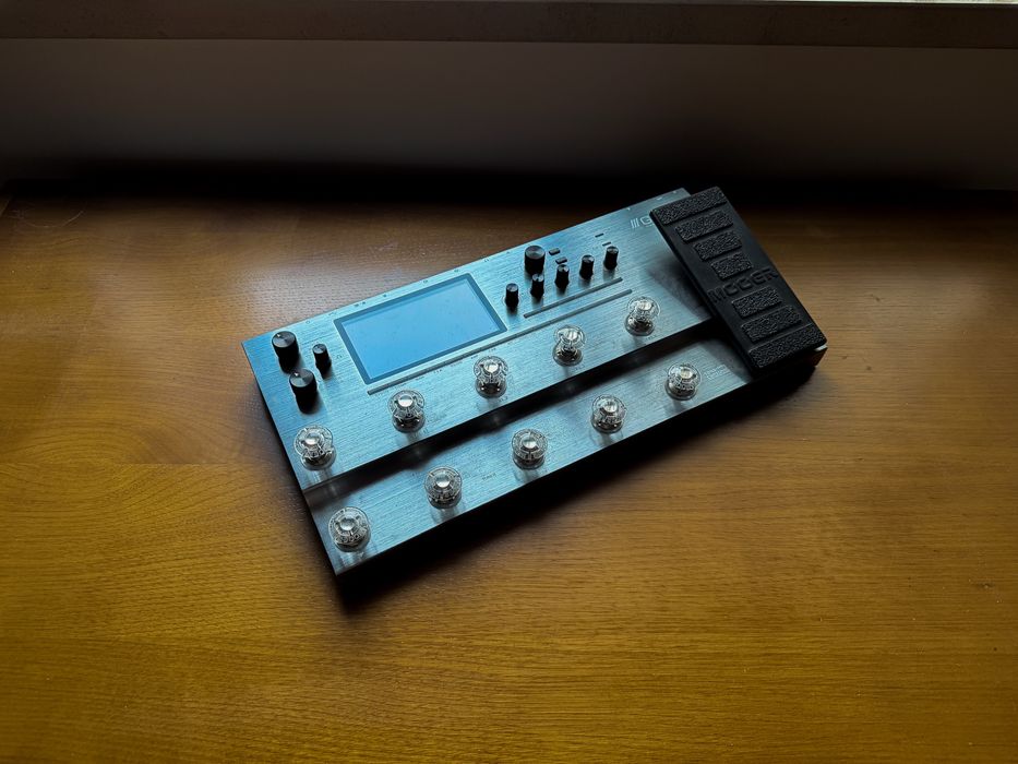 Mooer GE300 + Thon Case