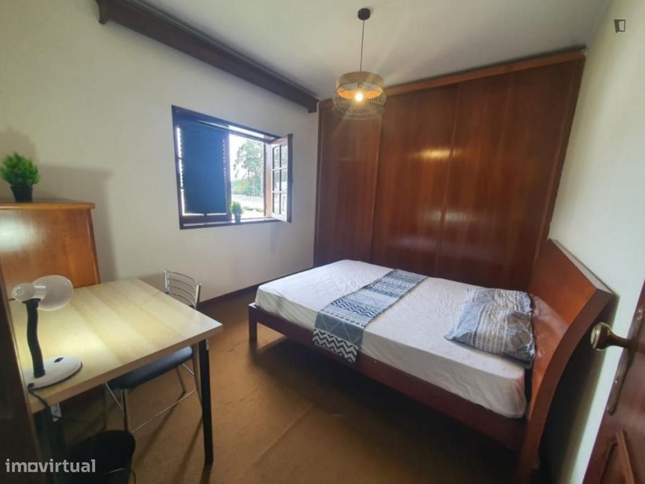 Quarto - localizado em Gulpilhares Porto