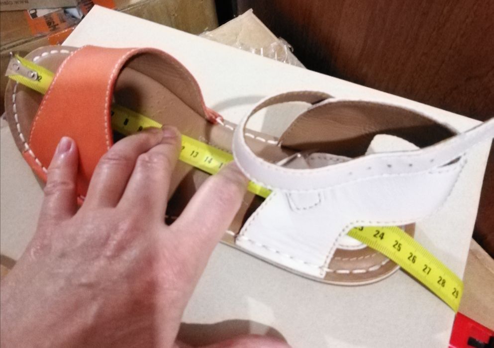 Продам летние босоножки 39 размер Clarks