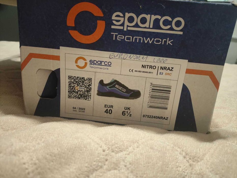 Продам робочі черевики з металевим носком