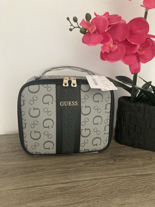 Nowa duża kosmetyczka organizer kuferek Guess