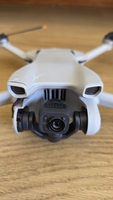 Drone DJI mini 3 e DJI RC