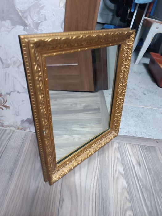 Дзеркало настінне