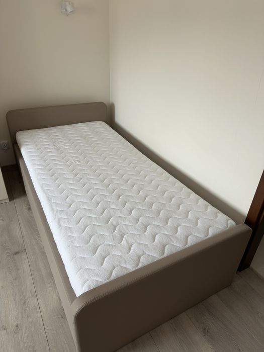 Łóżko z materacem - 90cm