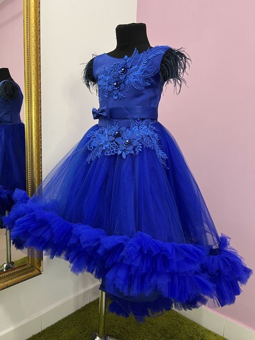 Розпродаж випускних суконь для дівчаток в садочок