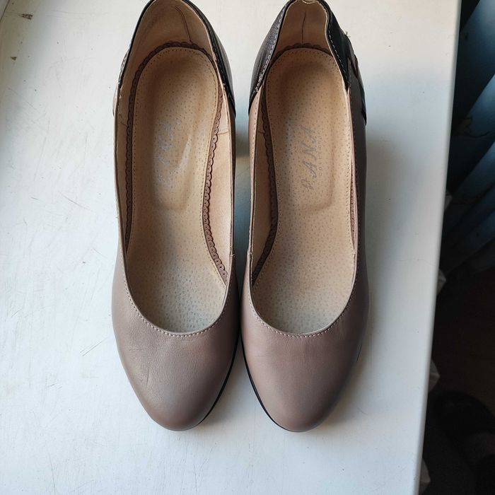 Женские кожаные туфли