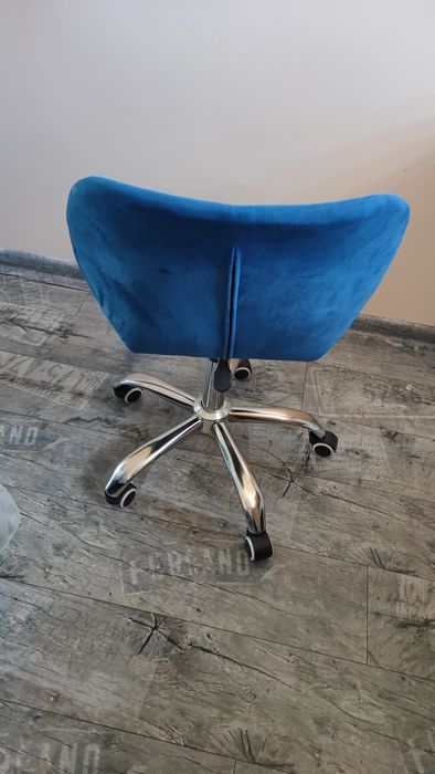 Krzesełko obrotowe tapicerowane