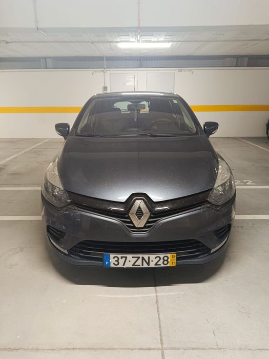 Carro Clio 2019 excelente
