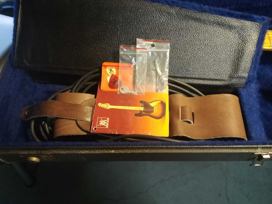 Guitarra Music Man Sabre II 6 cordas
