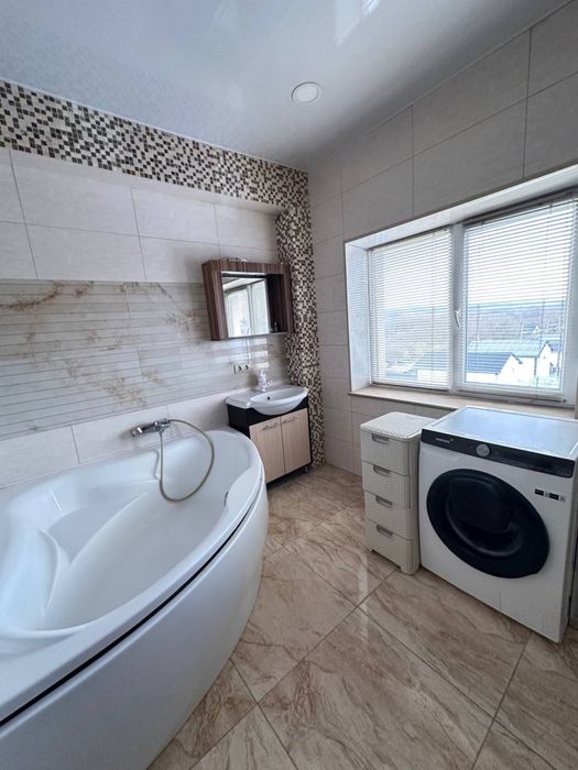 Гарна трьох кімнатна квартира в Гостомелі в тихому місці