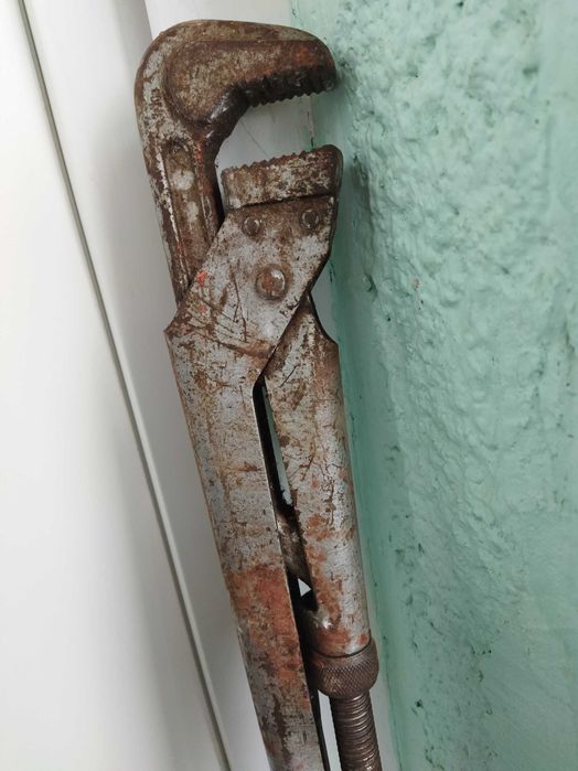 Лом, свердла по бетону,трубний ключ