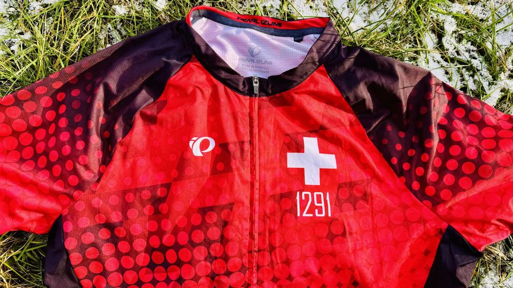 Чоловіча велоформа, велофутболка PEARL iZUMi Trikot Suisse Edition 3.0