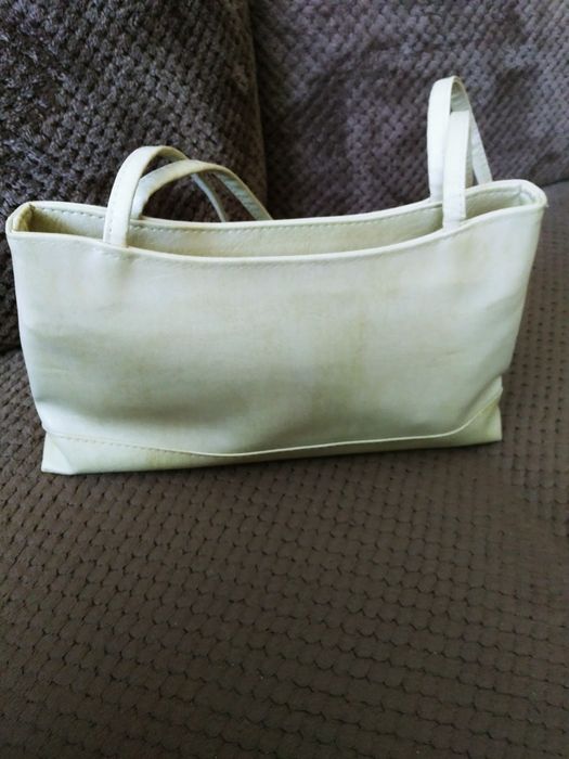 Mała zgrabna torebka.