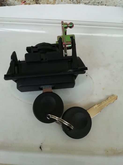 Замок кнопка багажника VW Passat B4 golf 1,2,3,4 ,AUDI 80 B3,A-100 C4.