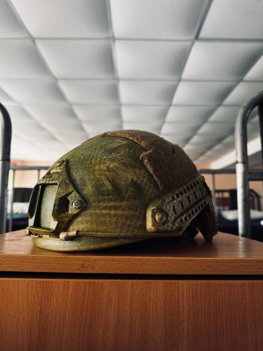 Каска Fast продам