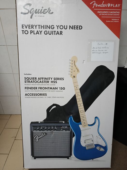 Guitarra Squier Affinity + amp + gig bag