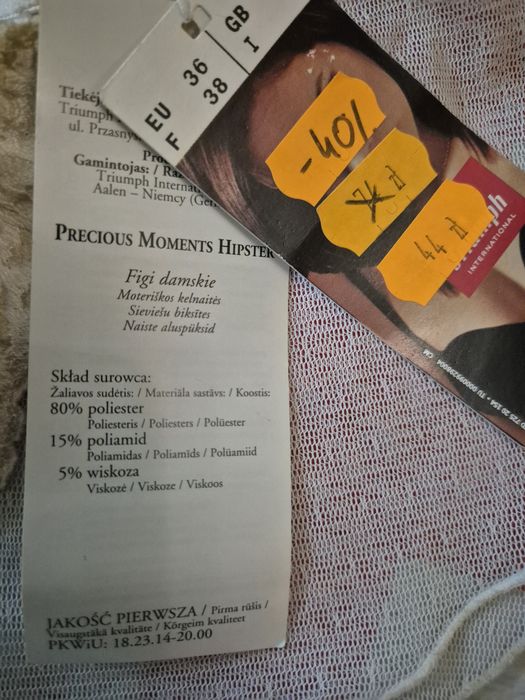 Biało-kremowe koronkowe figi damskie Triumph rozmiar 36 nowe