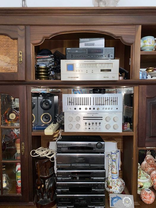 Bela Estante/Móvel/Antiguidade/Vitrine/Louceiro/Garrafeiro. Castanho