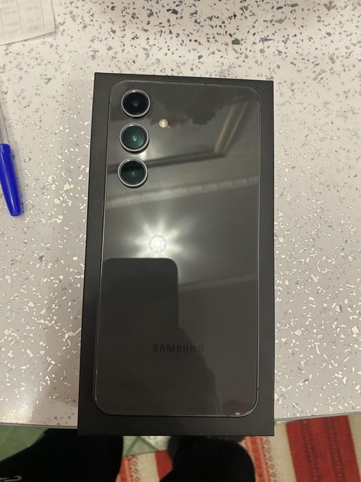 SAMSUNG  Galaxy S24FE память 256 присутній торг ..