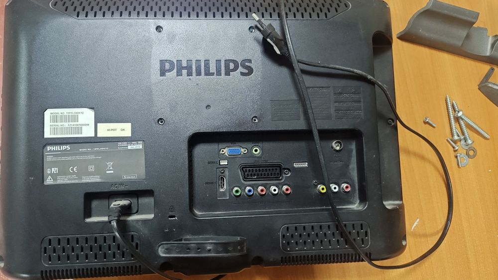 Телевізор Philips 19PFL3404/12 +кріплення на стіну