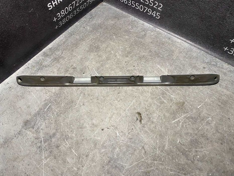 Планка підсвітки номера Mercedes C-Class W202 A2027580102 рест седан