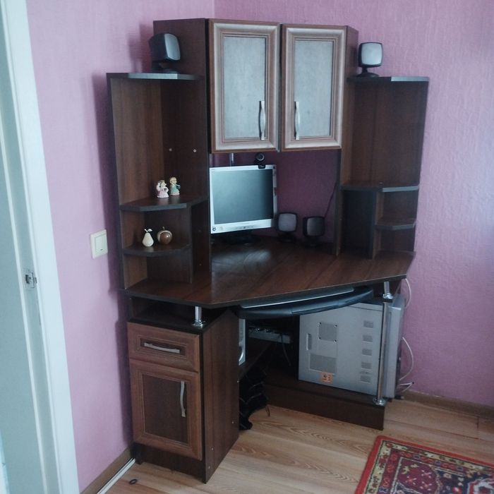 Комп'ютерний стіл