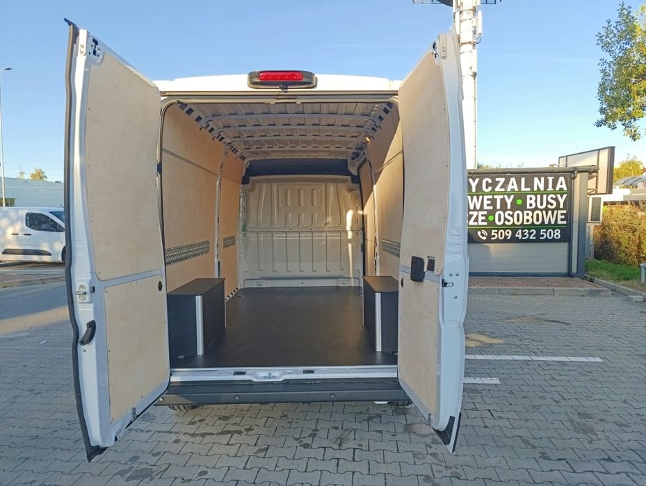 Wynajem samochodu osobowych wypożyczalnia samochodów bus van dostawcze