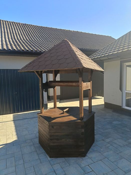 Drewniane studnie ogrodowe.