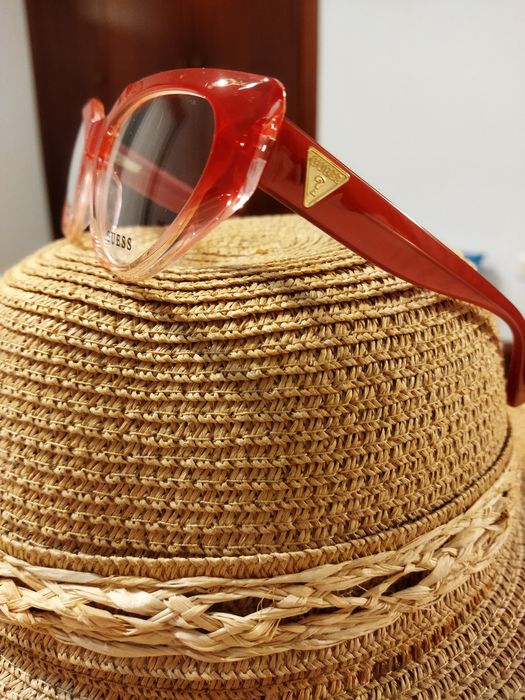 Óculos Guess vermelhos